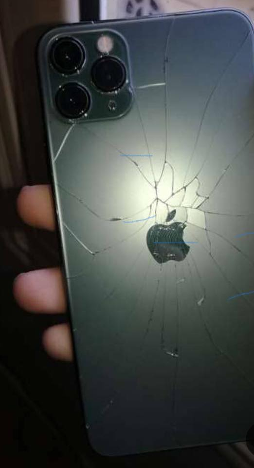 ايفون 11 برو ماكس
نموذج m
ذاكره 256
مستبدل شاشه وبطاريه نوعيه اصليه
البطاريه 100 
حتى الفيس ايدي شغال
الشحن تنسى 
السعر 190 الف قفل بدون معامله
واتساب ***********
اتصال فقط ***********
مكاني حله المركز
