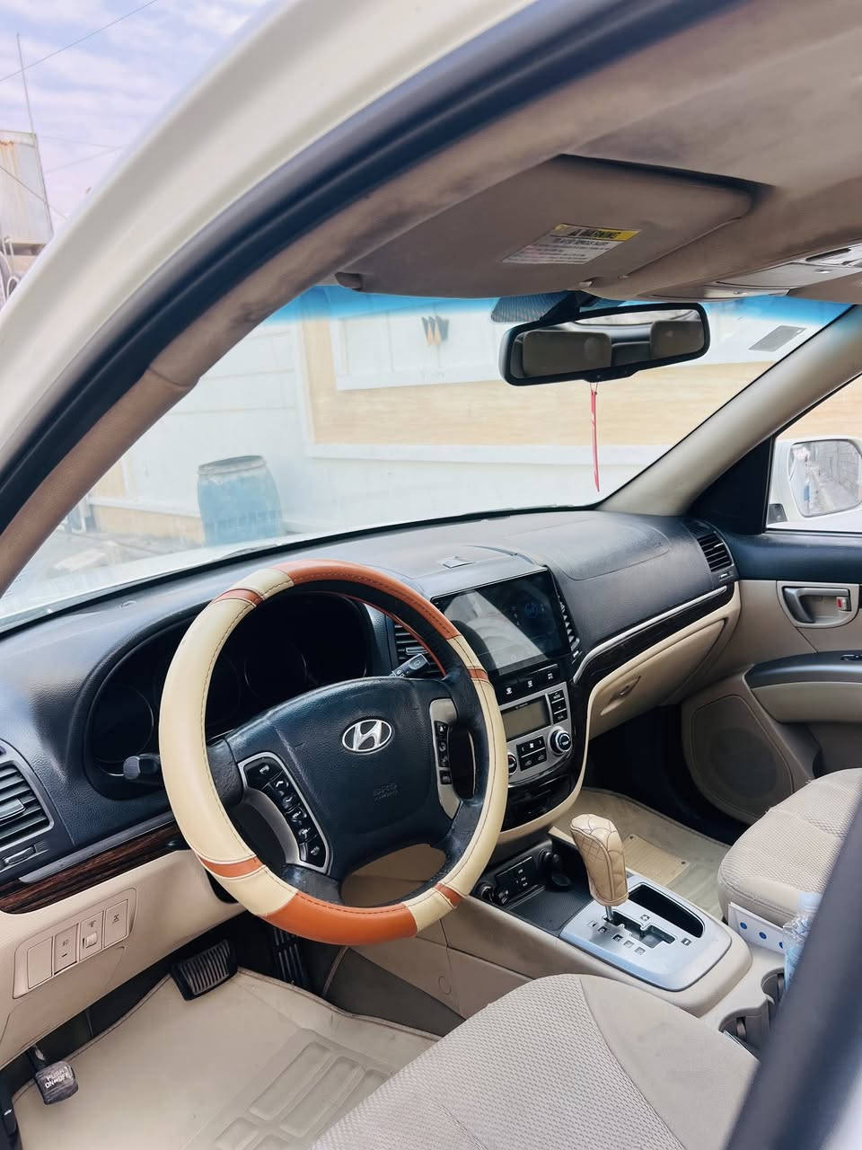 سلام عليكم ورحمة الله وبركاته سنتافي البيع موديل 2012 مكفوله كفاله عامه ٦سلندر تخم تاير صدر جديد سياره مكفول من اي شي السعر 165. وبها مجال الرقم صاحب سيارة 🚘 ***********
