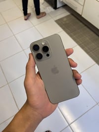 أيفون ١٢ برو ماكس جهاز كلش قوي وعلى ايدي الكامرة مالته واكفة الخلفية ب...