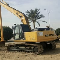 حفارة كوماتسو • موديل ٢٠٠٠ • طول الجب ١٨م