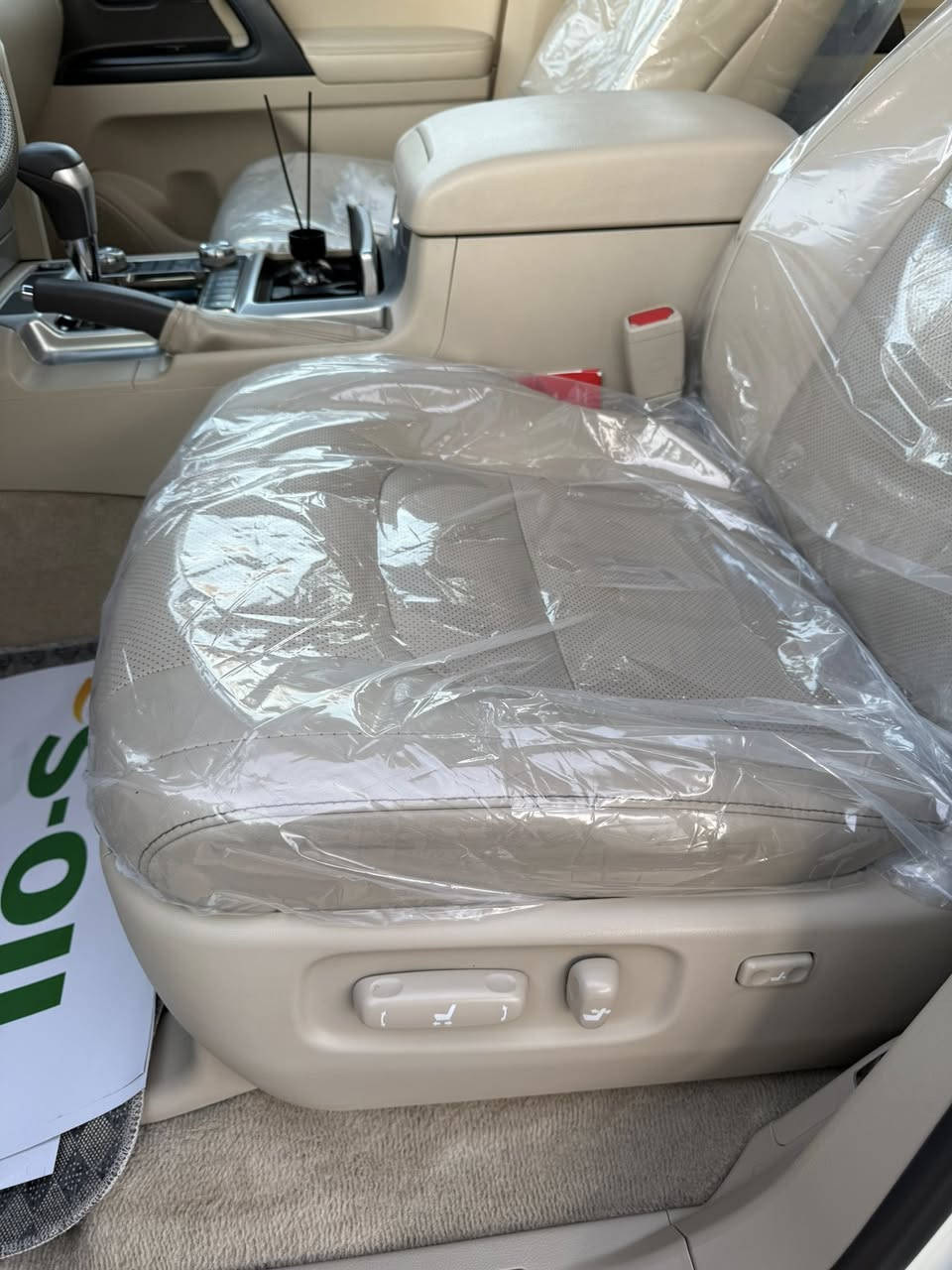 (قطعه نادره 📍🙋‍♂️)
(لاندكروز 2019 V6  اخت زيرو جديده )
(جديده بمعنى الكلمه )
ساز باب اول اصلي ✔️ فول موصفات 1 /1 )
(كفاله  عامه لا صبغ ولا بارد ولا تبديل  )
(رقم اربيل بسمي مميز الجديد تحويل ثاني يوم  )
(ماشيه 25 الف حقيقي شرط الفحص )
(سياره علا ايدي من زيرو بعده بريحت شركه )
برغي ما مفتوح بيهه ) شرط الفحص 
سياره جديده و مال جناي 
موصفات فول مروفه ساز 📍
موصفات سياره 
تشغيل عن بعد)
خمس بصمات)
ثمانية ايرباك)
شاشات خلفيه اصليه )
باب خلفي كهربائي)
شاحن لاسلكي واير ليس)
دشبول عداد لكزز)
فتحة سلايت روف)
شاشة كبيرة)
كامرة)
حساسات أمامية خلفية)
كشن كهربائي)
دوسات ليزرية)
إنارة ترحيب)
إشارة لكَزز)
لايت عدسة الأسود)
طفاية
وباقي المواصفات المعروفة للاندكروز)
السعر 560 ورقه 💲 و بيهه مجال 
 الاتصال ع الرقم *********** 
مكاني بغداد 
بيع او مراوس حسب
