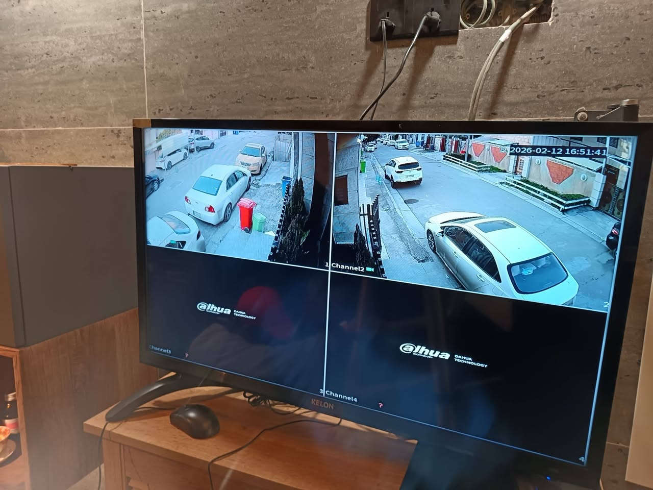 بسم الله الرحمن الرحيم
«وَقُلِ اعْمَلُوا فَسَيَرَى اللَّهُ عَمَلَكُمْ وَرَسُولُهُ وَالْمُؤْمِنُونَ 
          صدق الله العظيم

(الحمدالله تم تامين  بيت  في بغداد  منطقة اليرموك  )

منضومه تجميع من ماركه دهوا  الاصلي دقه 2 ميكا  فول كلر صور وصوت 

الموصفات :
 ✅كامرات  عدد 2 دقه  دقه 2 ميكا بكسل  حقيقي  ملون ليلي نهاري  دبل فلاش  
   من ماركه  دهوا  لاصلي وكاله ) 💯👌

✅جهاز xvrنوع  دهوا   الاصلي  دقه 2 ميكا  العربي الحديث 

✅بكره واير طول 50 متر نحاس الاصلي المسلح  

✅هارد 500  كيكا بايت  البنفسجي الاصلي خزن 20 يوم   

✅بوكسات كاميرات عدد 2

✅ماوس لاسلكي 

▪️مع ضمان 2 سنه   حقيقي صيانه وستبدال   في جميع ملحقات 

 ▪️نصب حترافي👌 و دقه في العمل 💯💯

‼️وتم ربط كاميرات على هاتف فقط حسب طلب زبون
عن طريق برنامج خاص شركه دهوا DMSS‼️

❗️❗️ملاحضه  اماكن الكامرات حسب طلب زبون❗️❗️
 
*********** مهندس يوسف 

🔴ومتوفر جميع انوع كامرات الاصلي وكاله 
بيع ونصب وصيانه جميع انوع كامرات 

🔴والعمل في جميع مناطق بغداد كرخ ورصافه 

ويوجد ايضآ توصيل في بغداد وجميع محافظات 

🔴ومتوفر كشف مجاني للموقع  

#كامرات 

للستفسار ***********وتساب 
#دهوا
#اسوار 
#هيكفجن
#شاهين
