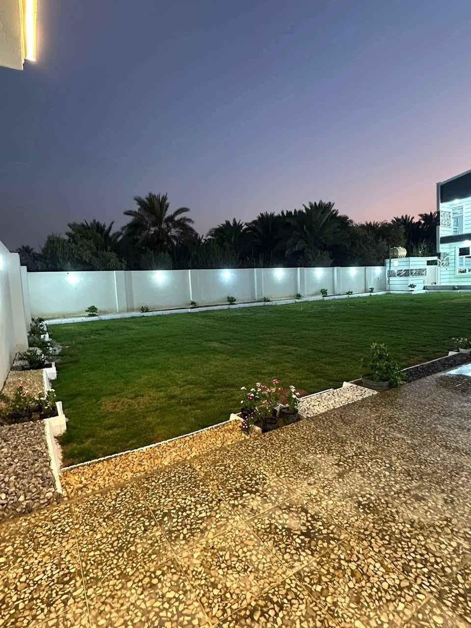 سلام عليكم يوجد بيت للبيع مساحه 1000 متر يحتوي على 4غرف نوم واستقبال ومطبخ وحولي وصحيات طابو زراعي سند25 تحويل بسم المشتري مباشر العنوان بغداد الراشديه المراسمه الاتصال على الرقم ***********
