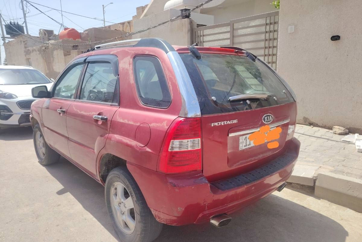 كيا سبورتج ٢٠٠٨ وارد امريكي رقم بغداد انكليزي باسمي مكينة وكير تبديل جديد السيارة حادثها بنيد مبدل ماواصله للدواخل السيارة مسمكرة وجاهزة للصبغ اكفل مكينة وكير  وكلبة وضربة دواخل وكص حدادية نضيفة وتبريد ترايك وين ماتريد مكانها #الكوت سعرها ٨٥ وبيها مجال تواصل خاص #واتساب ***********
