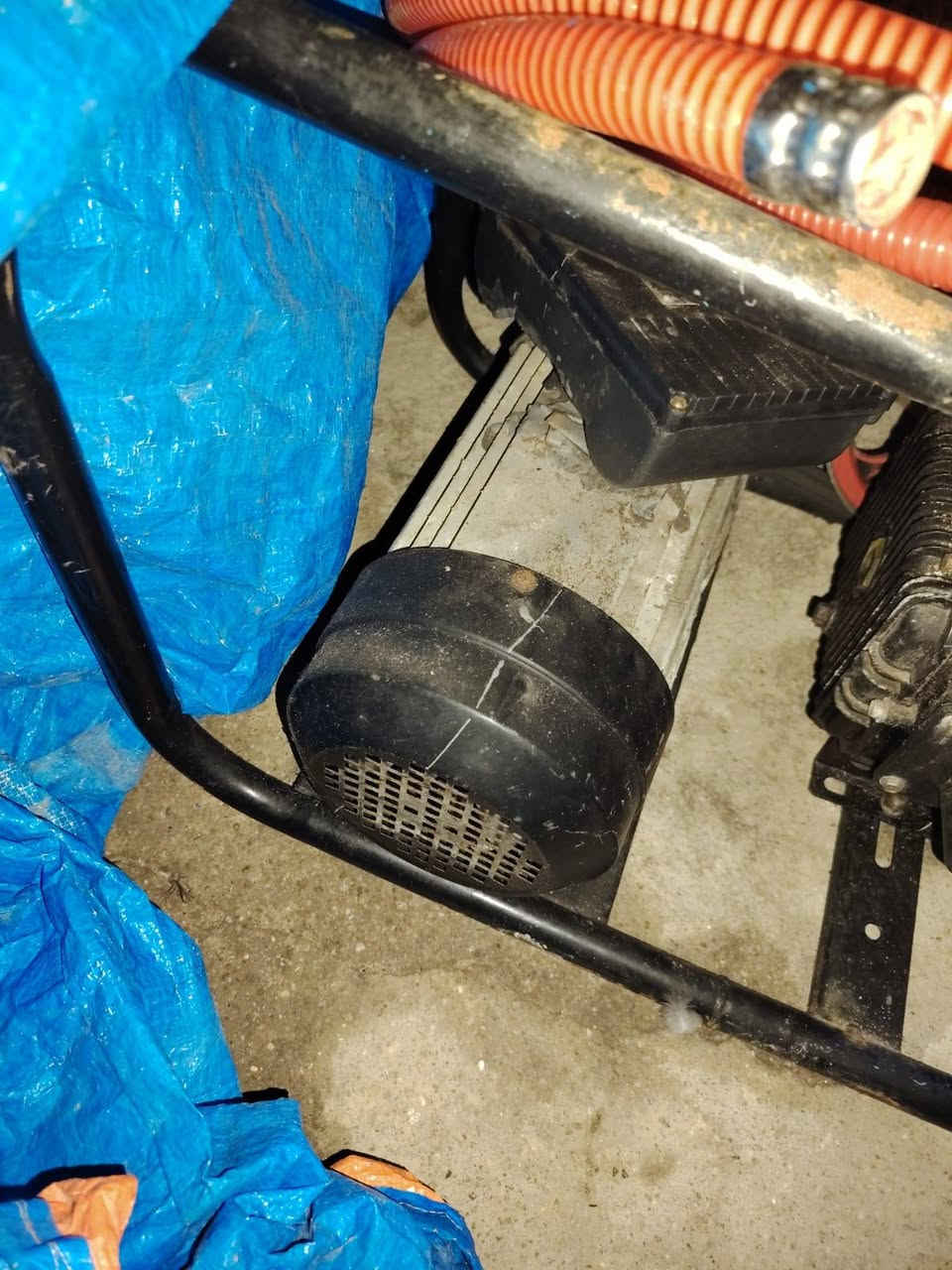 مضخه غسل سيارات     نضيفه  معه صونده مسلح   15متر   للبيت  200 الف  البصره نواب الضباط ***********
