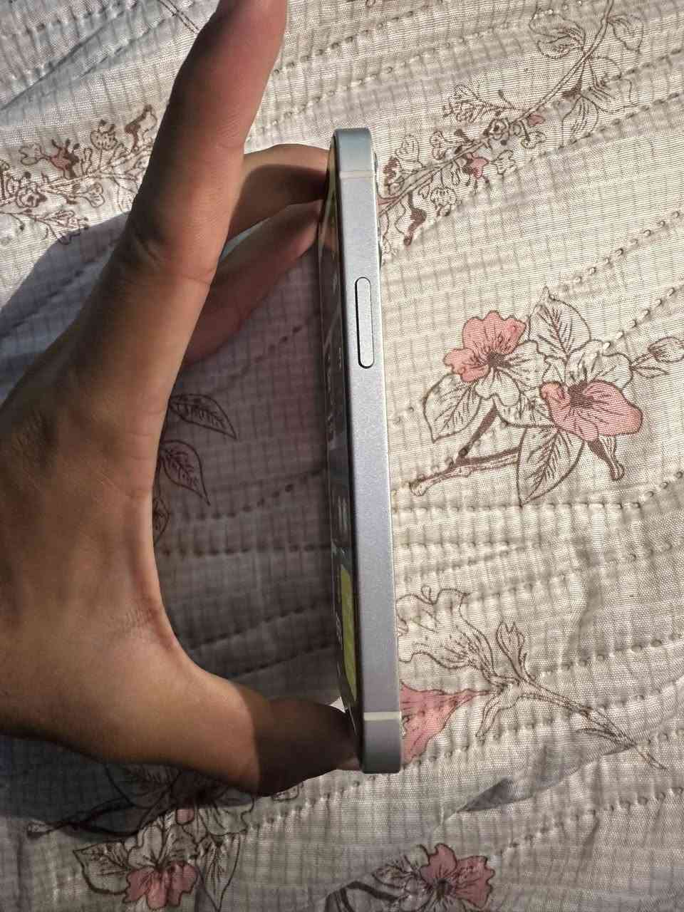 12 mini
200 وبي مجال 
يحتاج بس ضهر 
جهاز بلادي ونضيف 
ذاكره 128 
بغداد شارع فلسطين 
***********
