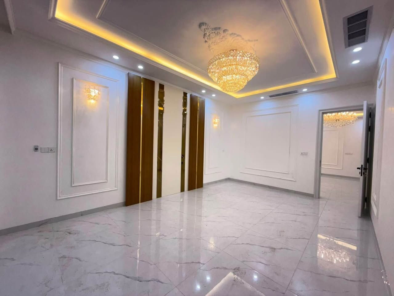 سعر مناسب للبيع في اربيل منطيقة سيدوبارك 
مقابيل بيت حديقة خدمات
مساحة 230م
غرفتين نوم في طابق الاول 
ثلاث غرف في طابق ثاني 
مطبغ حار + بارد 
خدمات فول ماء كهرباء 
للاستفسار سعر اتصل الارقام موجود شكرا
📞☎️ *********** whastup أربيل, العراق

