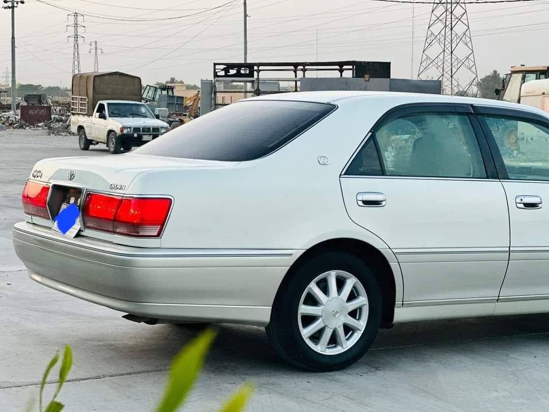 مەلیکە ۲۰۰۳ساخ ساخ
۳دوگمە مەکینە گەورە
بێ بۆیاخ 
سەیارەکە لۆکە چرکەی تیا نییە هەموو گیانی ئیش ئەکات 
کۆدی بۆ کراوە 
٨۰گەڵاو معامەلە ***********
