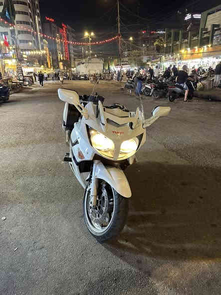 يا الله 
ياماها اف جي ار 1300 
yamaha fjr 1300 
موديل 2014 
نسخة الشرطة اليابانية 
نظام النقل كاردن 
كير عادي نصف اوتاماتيكي ( تنمر برجلك او بايدك بالستيرن بدون كلج ) نظام جداً مريح خصوصاً بالازدحام او داخل المدينة 
الدراجة وارد اليابان دخول جديد ( بدون رقم ) اسويلك مكاتبة و كفالة من السرقة و العشاير 
مواصفاتها لطيفة 
دبلات امامي خلفي قابلة للتعديل ( تقويهن او ترخيهن حسب الحمولة ) 
جنط جانبية قابلة للازالة 
بريك abs امامي خلفي ، تدفئة يدات ، جامة كهرباء 
الدراجة سكيورتي نسختين سويج 
ماشية 26 الف كم 
الدراجة مكينتهه بالكارتون 
الي عاجبتة يتصل على الرقم و بي خير و يدلل 
الخط مفتوح ليلاً فقط ( اي وقت بعد الساعه 8 ليلاً اتصل عادي لحد ال6 الصبح ) 
هذا رقمي *********** 
عنواني الكاظمية ، باب المراد 
شكراً للادمن مقدماً
