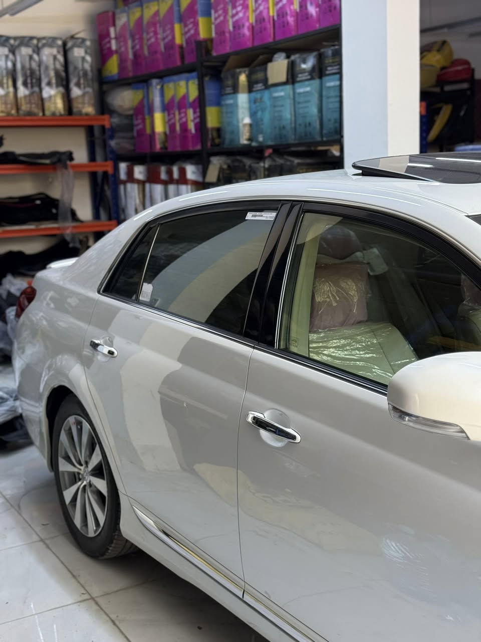 افلون خليجي لمتدد فول 1/1 
بريم 
رقم شمالي 
موديل 12 شهر 10 
محرك 6v بلادي قبق اسود 
بيه بابين مبدل بلادي 
بدون اي دواخل 
السعر 220  بيه مجال 
***********
