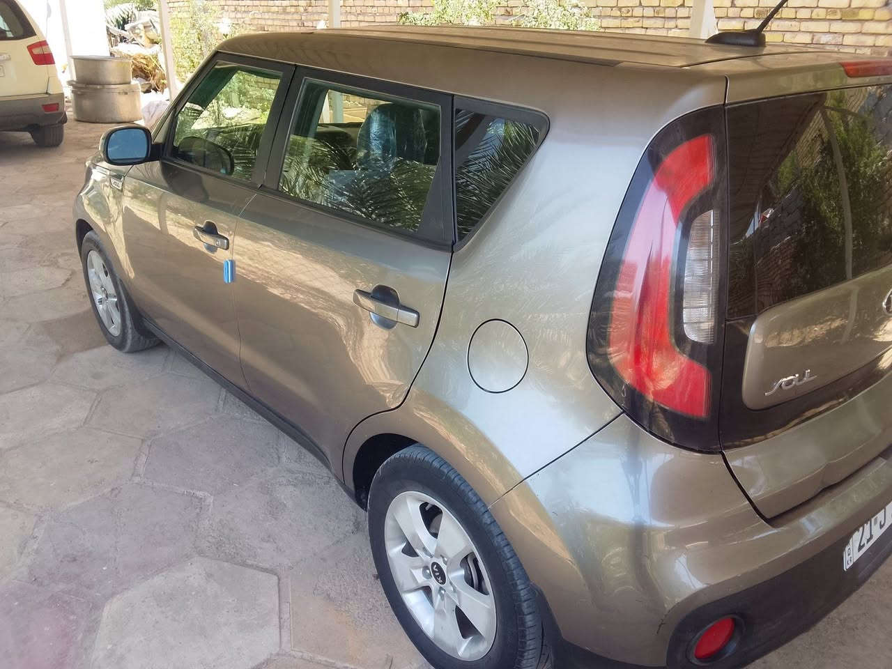 كيا صول سعر 107موديل 2018 سيارة بيهة جاملغ وبنيد وبيهة شوية صبغ بلداير مال جاملغ الخلفي والباقي كفالة محرك مامفتوح شرط تبريد ثلج حدادية كفالة سيارة جديدة وسنوية بسمي مجددة 2031 محرك 1600 مكان السيارة الديوانية تلفون ***********/***********
