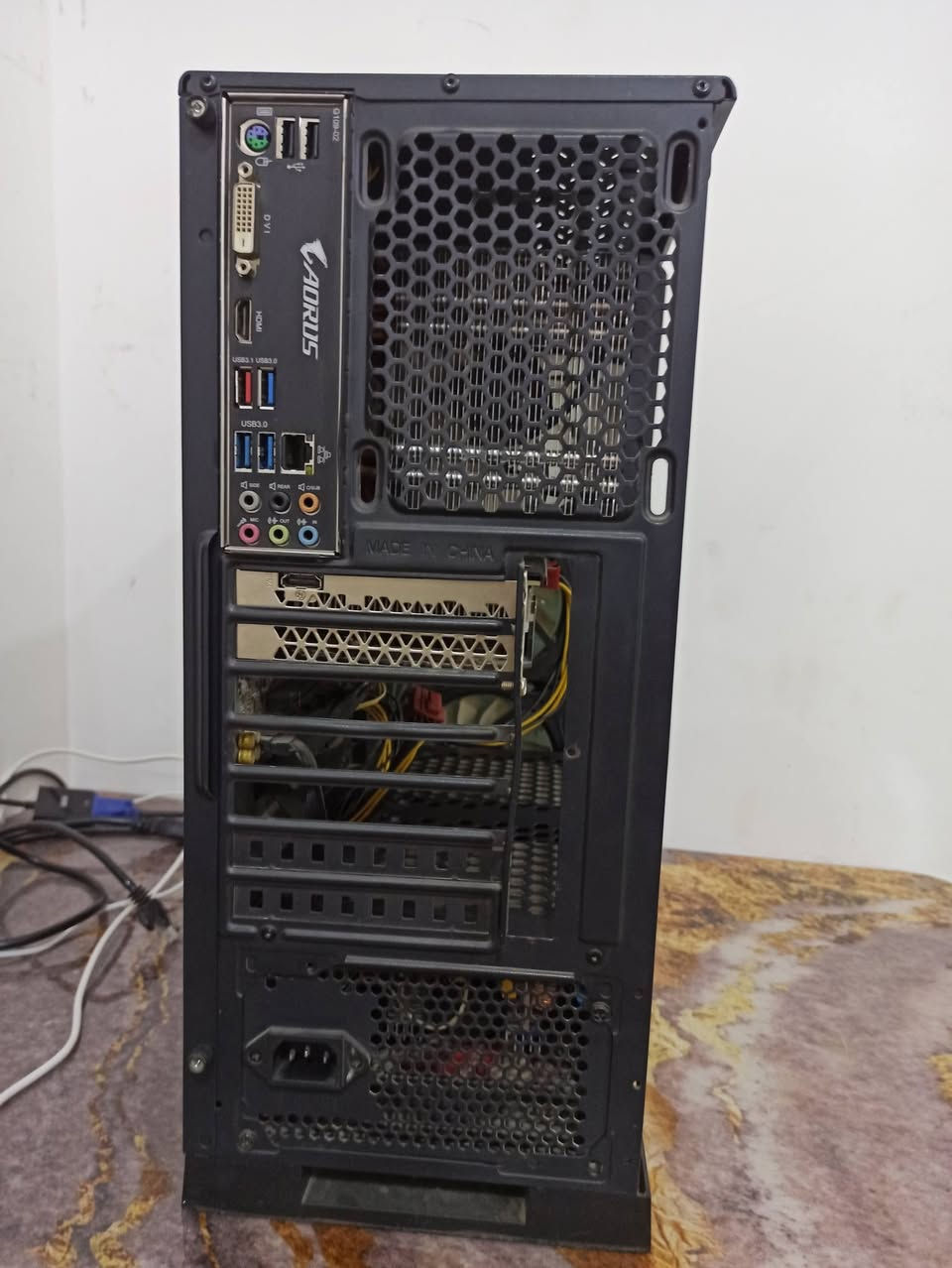 كيس PC
المواصفات 
1-المعالج i3 8100 يعني جيل ثامن
2-الرامات DDR4 16G سرعه 3200
3-كرت الشاشه  RX580 8G
4-مذر بورد إوروس من گيگا بايت
-------------------------------------------------------
سعة التخزين 
1-128 SSD
2-1T HDD
-------------------------------------------------------
كيس اسود مع 3 فان RGB
مبرد معالج غازي RGB
كرت الشاشة غير مفتوح
السعر (((((425))))) وبي مجال
------------------------------------------------------
المكان---- الديوانية مركز المدينه 
للاستفسار---- خاص او على الرقم *********** موجود واتس اب

