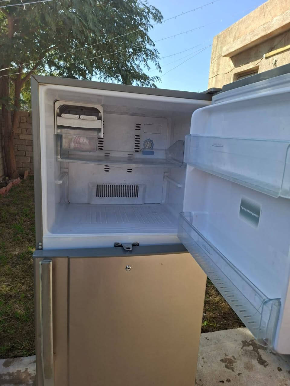 ثلاجه توشيبا بخاخ مستعمله للبيع سعر 200 ألف هاتف 
***********
