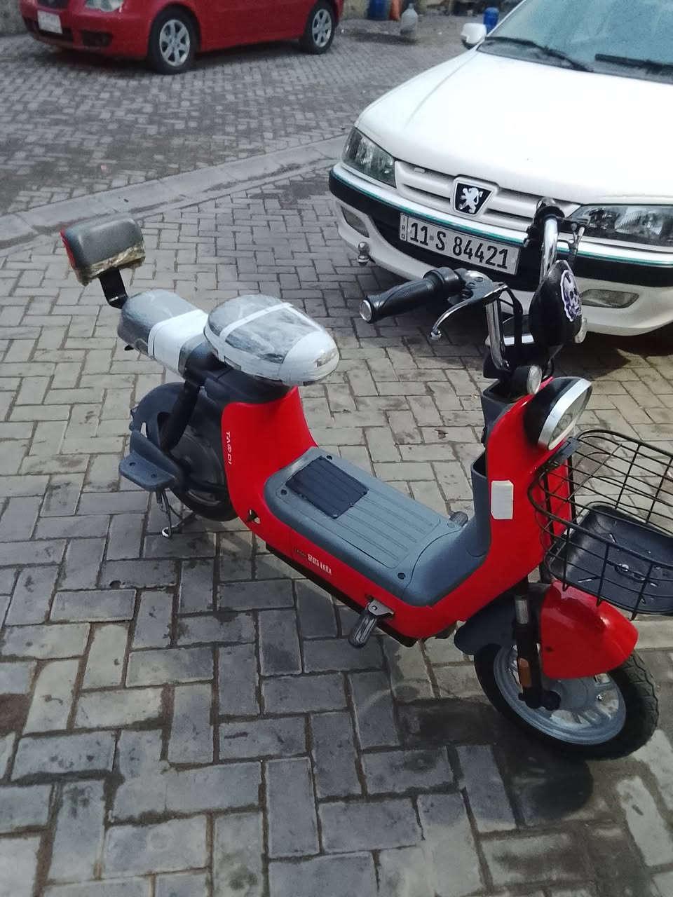 عليكم السلام عندي دراجه شحن اريد أبيعها مكان بغداد شارع المغرب السعر 350بيها مجال *********** واتساب
