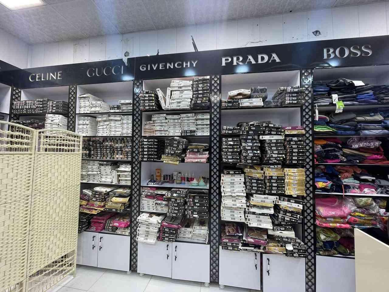 سلام عليكم 

عارضات محل كوزمتك للبيع كلهن الموجودات بالصور والفيديو عدد ٣  خمسة متر لكل وحده مع ارتفاع مترين وشوي تقريبا  

السعر مليونين ونص  وقابل للتفاوض

للاستفسار والتواصل الاتصال  للشاري فقط ع الرقم: ***********
