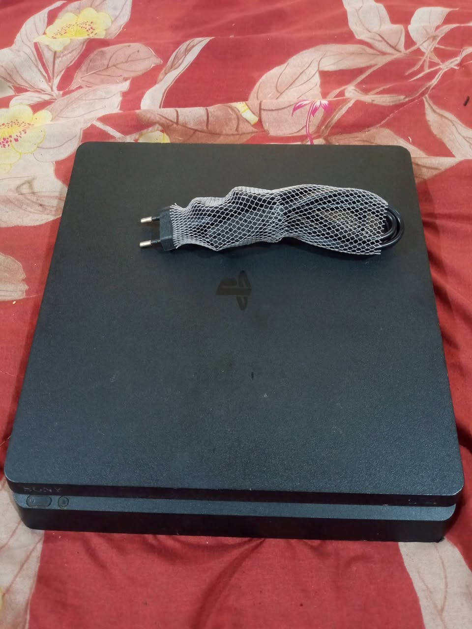 السلام عليكم ..

PS4 سلم
وياهه يده وغراضه كامله

جديد استخدام قليل حيلل مراوس بحساب ببجي مرتب عنواني بغداد حي اور ***********
