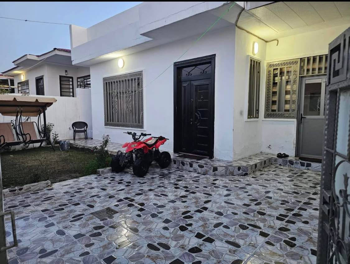 بيت للبيع في تلار ستي 
مساحة 230 م
يتكون من :-
٢ غرف نوم  _ استقبال _ هول _ مطبخ _ مجموعه صحيات _ حديقة وكراج
- التسجيل فوري باسم كل من يحمل الجنسية العراقية 

_______________________________

https://t.me/qallaynwe 

خانوو بۆ فرۆشتن لە تەلار ستی
رووبەر 230م  
٢ ژوورى نوستن 
دیوەخان
هۆڵ
چێشتخانە
گەرماو
........................
للتواصل :-
*********** Whataspp 
***********
*********** أربيل, العراق
