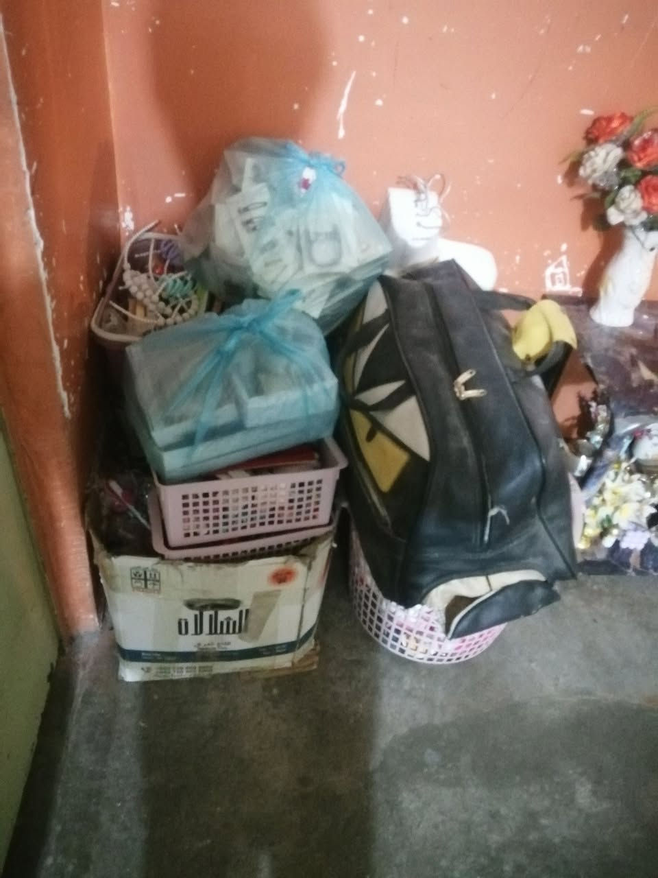 عندي اغراض تصفيه محل اكسسوارات جواريب مال جواريب قراصات للبيع شراي يجيني على الخاص لو يخابر على هذا الرقم***********
