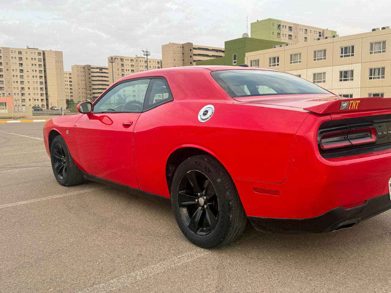 السلام عليكم  جالنجر 2020 SXT معروفة مواصفاتها فول 
مكينة 3600 عدى الفتحة السيارة خير من الله مصروف عليها هواي ومناقصها برغي تخم تاير جديد فيتم بم حدادية امامي خلفي تبريد غرفه كله جديد ايرباك سستم راجع حادث ابيع حزام صبغ  ماشية60السعر 150    *********** ترهم مراوس حسب القناعة العنوان بغداد بسماية بغداد, العراق
