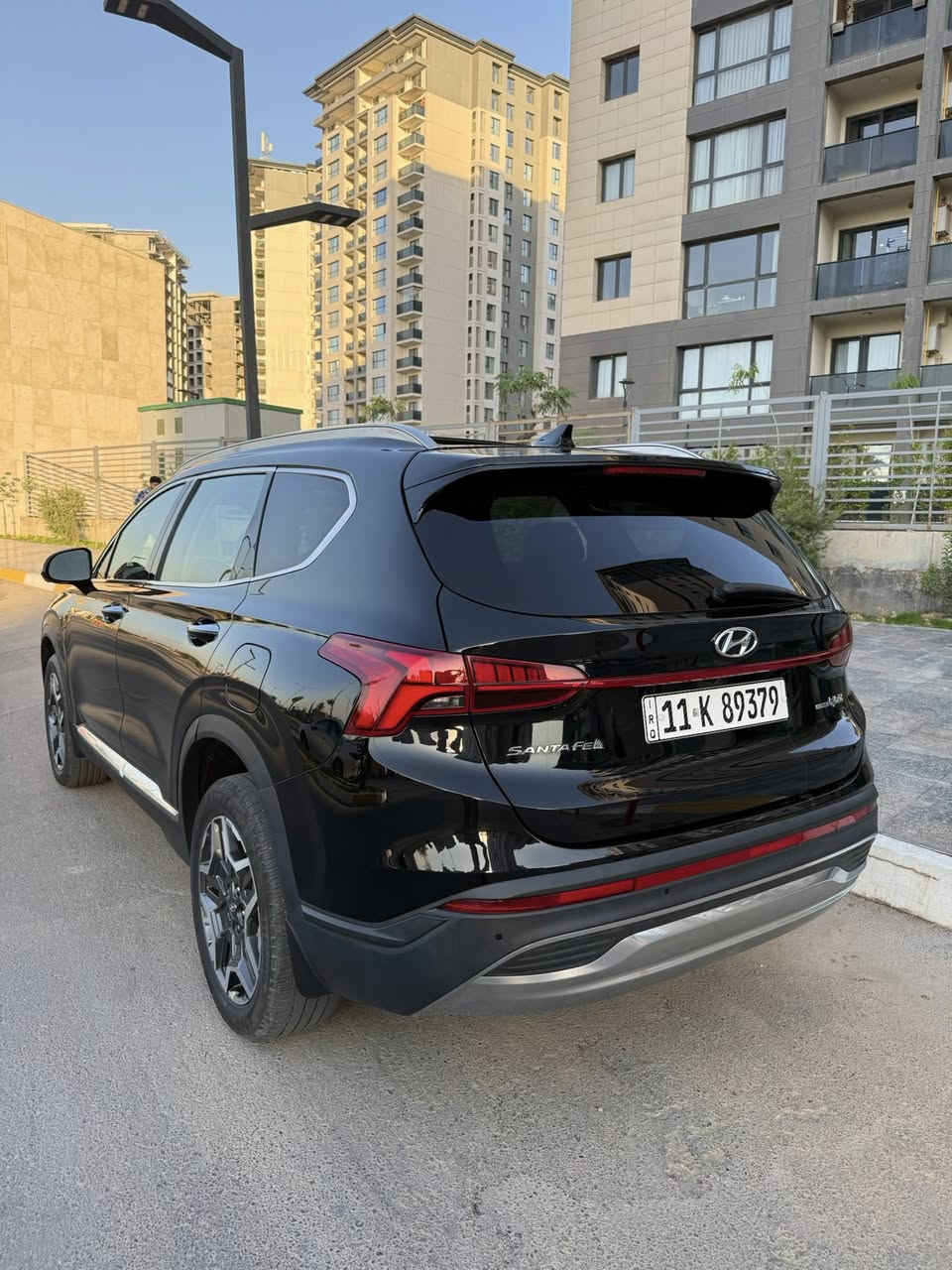 السلام عليكم 
هونداي سنتافي هايبرد 
2023موديل 
موديل كالغرافي فول مواصفات 
بانوراما 
كامرات 360 درجه 
حساس امامي خلفي
رادار 
توقف ذاتي 
سياقه اليه
جنطه كهربائيه 
كشنات تدفئه كهربائي 
فول مواصفات خنك
مكانه بغداد حي جهاد 
سعر 189 ورقه بيع او مراوس
*********** واتس
