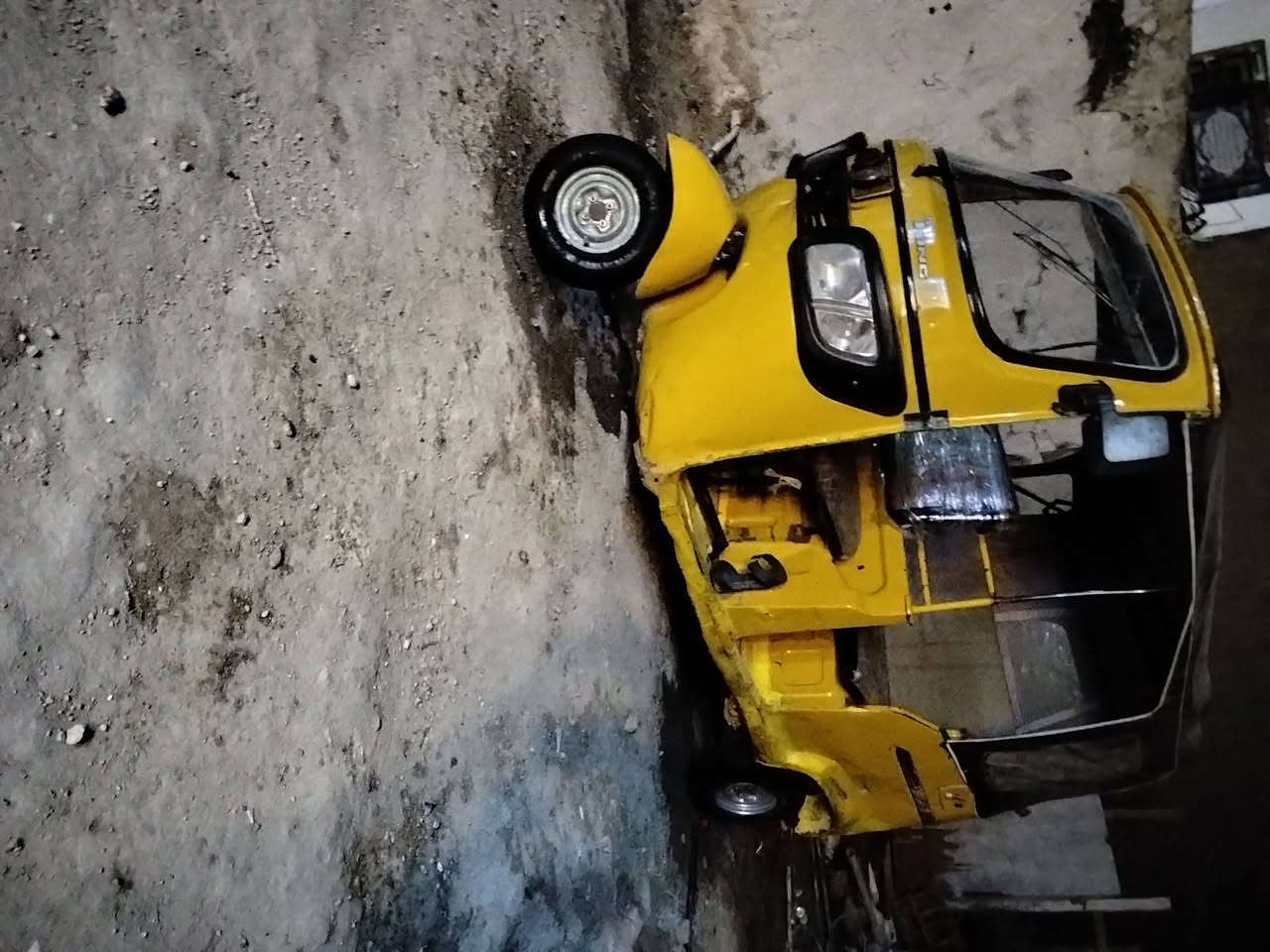 سلام عليكم تكتك تي في اس موديل 18 شهر 11 بغداد حي العامل سعر 3 و نص وبيحه مجال أوراق مو رقم حي العامل رقمي ***********
