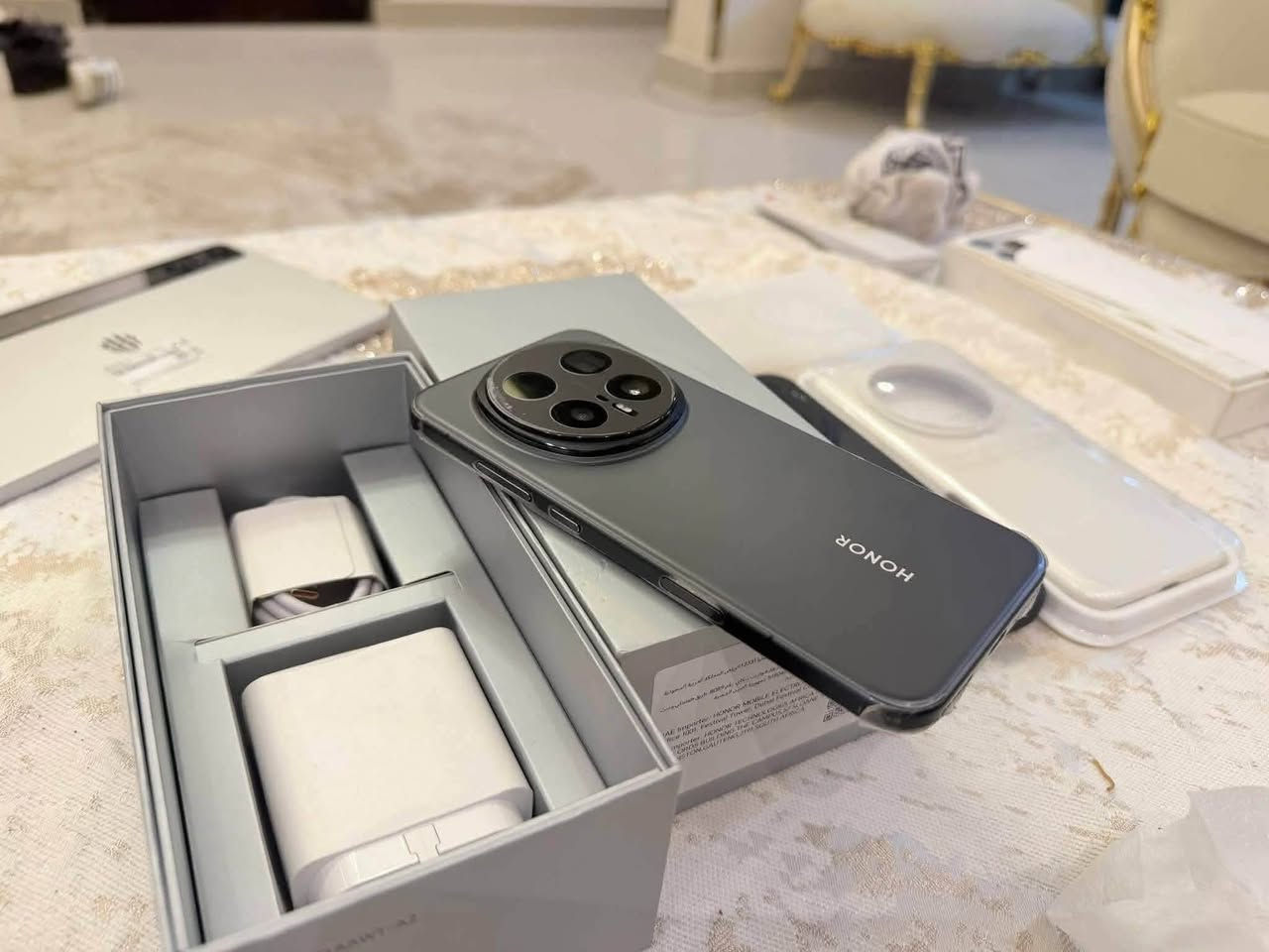 ​📱 #للبيع: هونر ماجيك  (Honor Magic 8 Pro) شبه جديد!
الذاكرة والتخزين: 512 جيجابايت مع 12 جيجا رام.

​فترة الاستخدام: قليل جداً (حدود 20 يوم فقط، الجهاز بحالة الوكالة).

​الملحقات الإضافية: كفرين (حافظتين) تدعم تقنية الماك سيف (MagSafe).

​السعر: 1,200,000 دينار عراقي (مليون ومئتين).

​الموقع: الديوانية.


**إذا كنت صاحب هذا الإعلان وتريد حذفه لأي سبب، رجاءا أرسل رسالة إلى الدعم الفني**