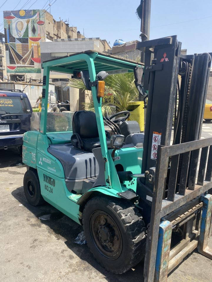 متسوبيشي ***********
3ونص طن
3حركات جب ناصي 
غاز وبانزين 
مكان بغداد
