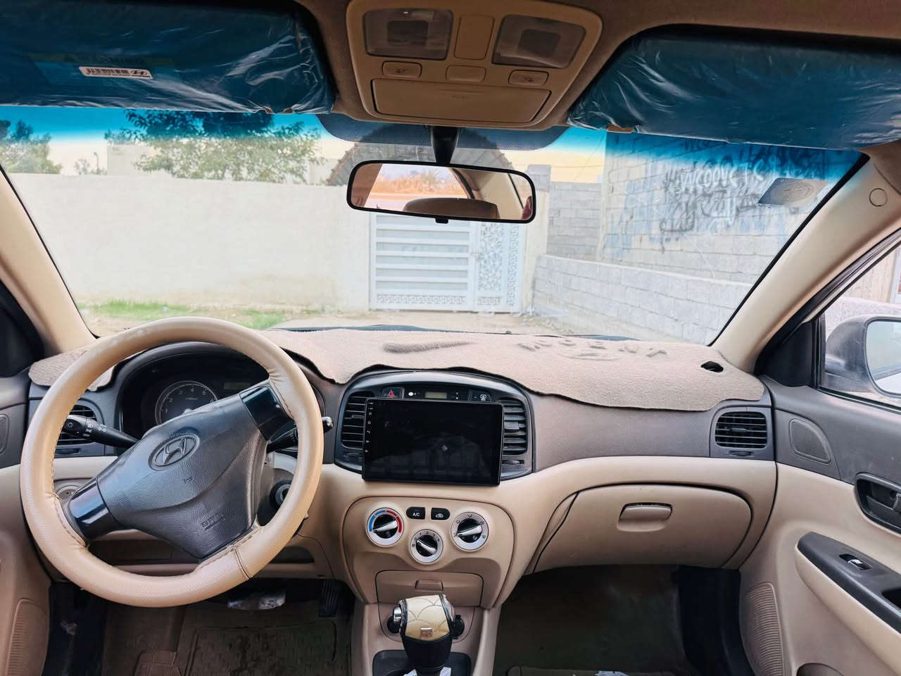 اكسنت ٢٠١١ شركه العامه 
بغداد باسمي 
مكينه ١٦٠٠ بلاد 
مكفوله من جميع النواحي فقط نصف جاملق صبغ اثر شخوط بدون حادث 
تخم تاير صدر تبريد كله مكفول 
مكاني بغداد الكرغوليه 
بيع ب ٩٨ وبيها مجال 
*********** بغداد, العراق
