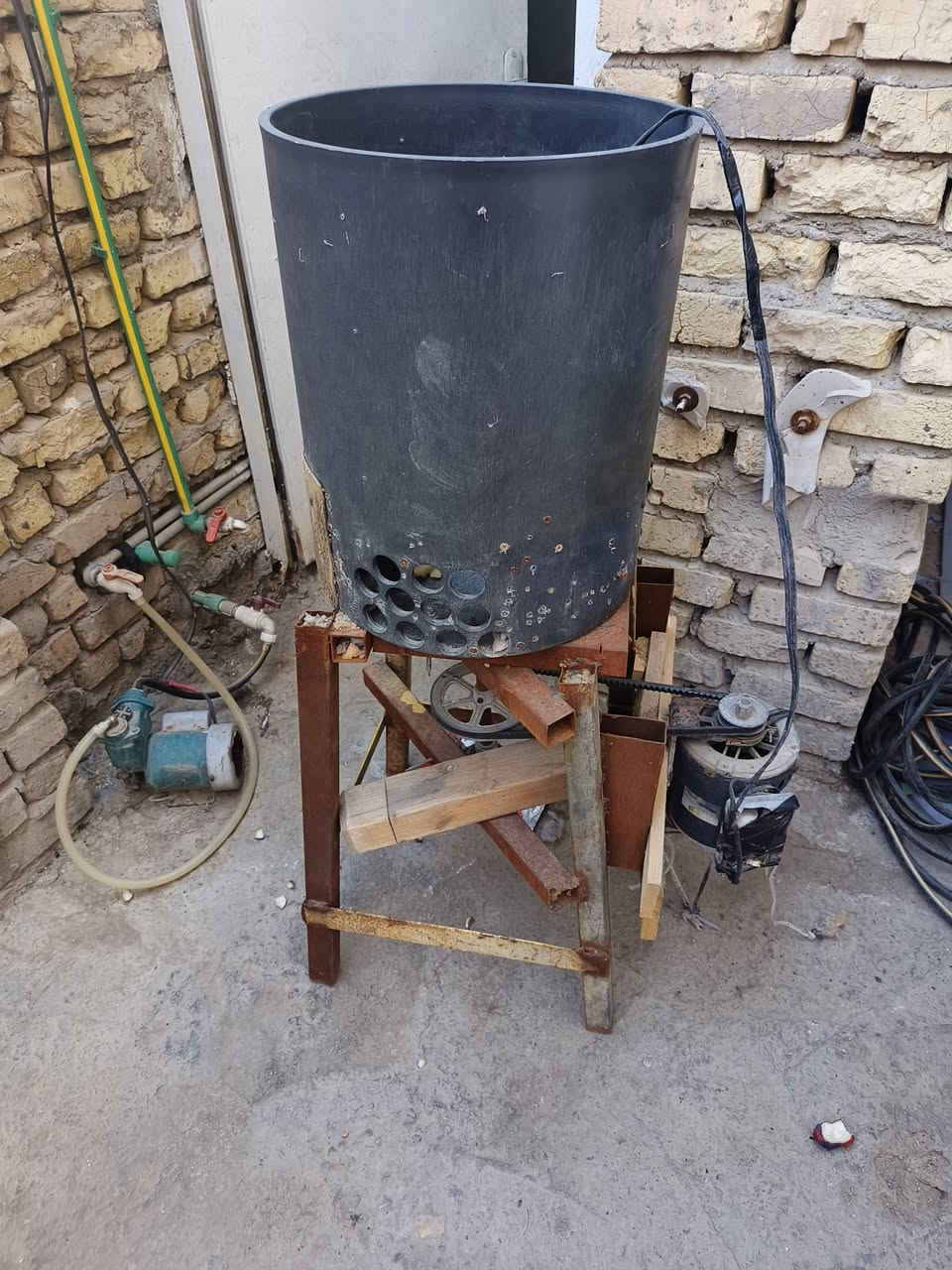 غراظ معمل دوشمه البيع شيله وحده غراظ كامله وكله شغله ونظيفه الله شاهدكمريسر جديد مول  وكهرباء مثرامه يدويه مسدسات دوشمه ونجاره العدد 5دريل شحن ودريل كهربائي وكتر وصينيه كص جديد 750الف البكان بغداد الحسينية وهاذه رقمي***********
