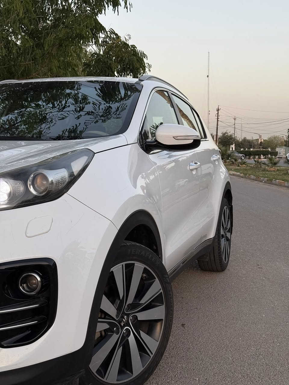 السلام عليكم للبيع سبورتج 2019 خليجي
رقم بغداد مشروع وطني ب اسمي تحويل ثاني يوم سنوية صالحة ل غاية 2030 كاملة السيارة للاخير من بوليش و تبريد و تايرات و صدر و باتري كلة جديد محرك 2000 دوش كير و محرك مكفولات 

سعر السيارة : 185 و بي مجال بسيط جداً ⚠️

المواصفات : 
- كشنات جلد و مخمل 
- حساسات امامية و خلفية 
- كامرة 
- مرايات قلاب 
- مانع انزلاق 
- نظام نزول منحدرات
- ثلاث وضعيات قيادة ( ECO - NORMAL - SPORT )
- تبريد بيانو و منفصل 
- مثبت سرعة 
- شاشة اعطال 

مكفولة من الضربة و الصبغ و المعجون السيارة بيهة بارد بالهلال مال جاملغ الخلفي 

- للتواصل رقم الهاتف 📞
***********
*********** 

- مكان السيارة : بغداد / المحمودية - حي الموظفين 📍
