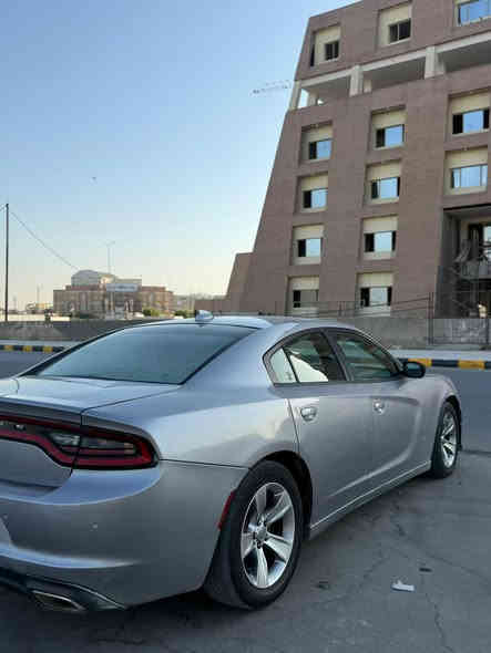 السلام عليكم 
دوج جارجر 2018 
ماشيه 125mi 
حادثه. طرف الجاملغ والبنيد مبدلات ثنينهن 
وبالعراق صارت بيه الصفحه اليمنه كلها صبغ 
موصفات sxt العاديه شاشه وكشن كهربائي
السياره جاهزه وماناقصه شي 
كير مكينه اكسل مكفولات 
السعر 164 وبيه مجال. 
***********
