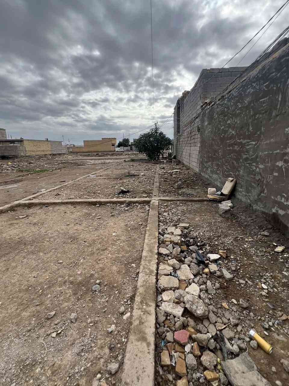 قطعه أرض حي الحكيم الثانيه 
مقابيل محطه بانزيال حوشي 
مسحتها ١٣٠ متر 
واجهيا ٦ أو نزال ٢٢متر 
 زراعي *********** سعر5ملاين بيه مجال الشراي
