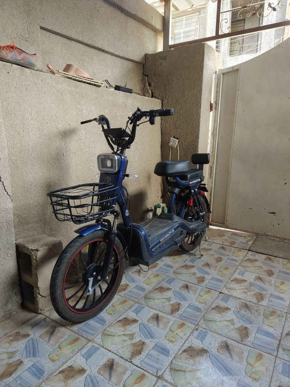 سلام عليكم
دراجه شحن للبيع 5 بطاريات سرعتها الحقيقي 60 العداد يقفل 99 ملف 1000 بيها مشكلة تكطع بالمشي ونقصها بس بنزات بريك واشارة الخلفية يمنه الباقي كلشي شغال المكان بغداد الراشدية السعر 275 
الرقم: ***********
