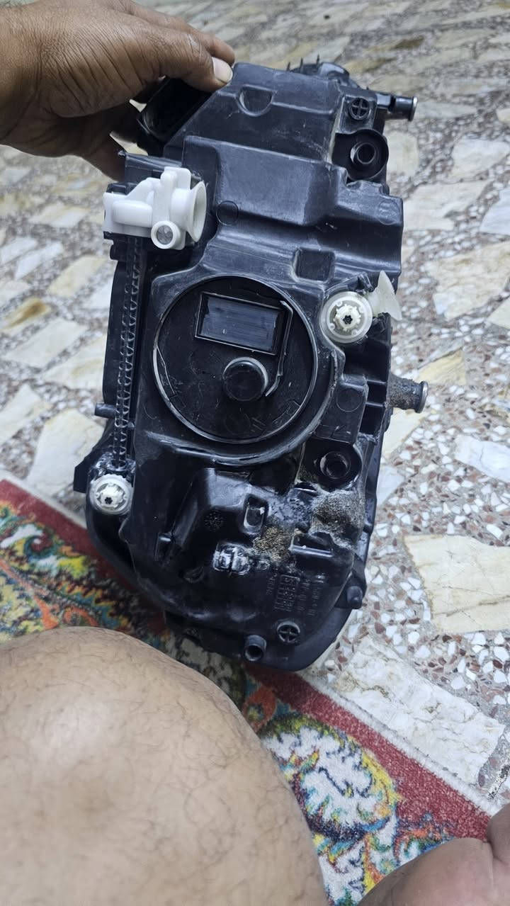 شباب لايت مال مرسيدس ،SLA موديل ٢٥  جهه يمنه  أصلي تفصيخ.  ***********
