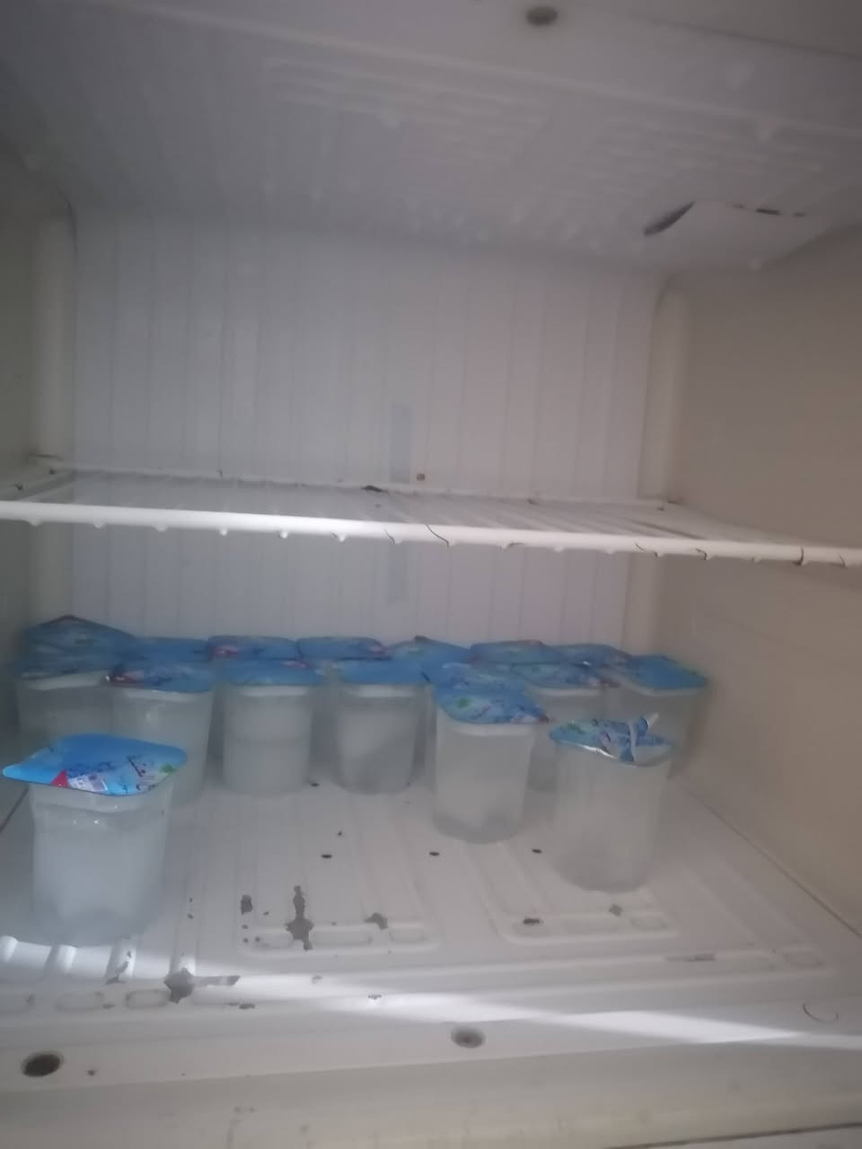 ثلاجه  ريحانه نضيفه ما داخله تصليح وتجميده فول سعره 175 وبيه مجال المكان نجف حي المكرمه المراسله على هذه الرقم ***********
