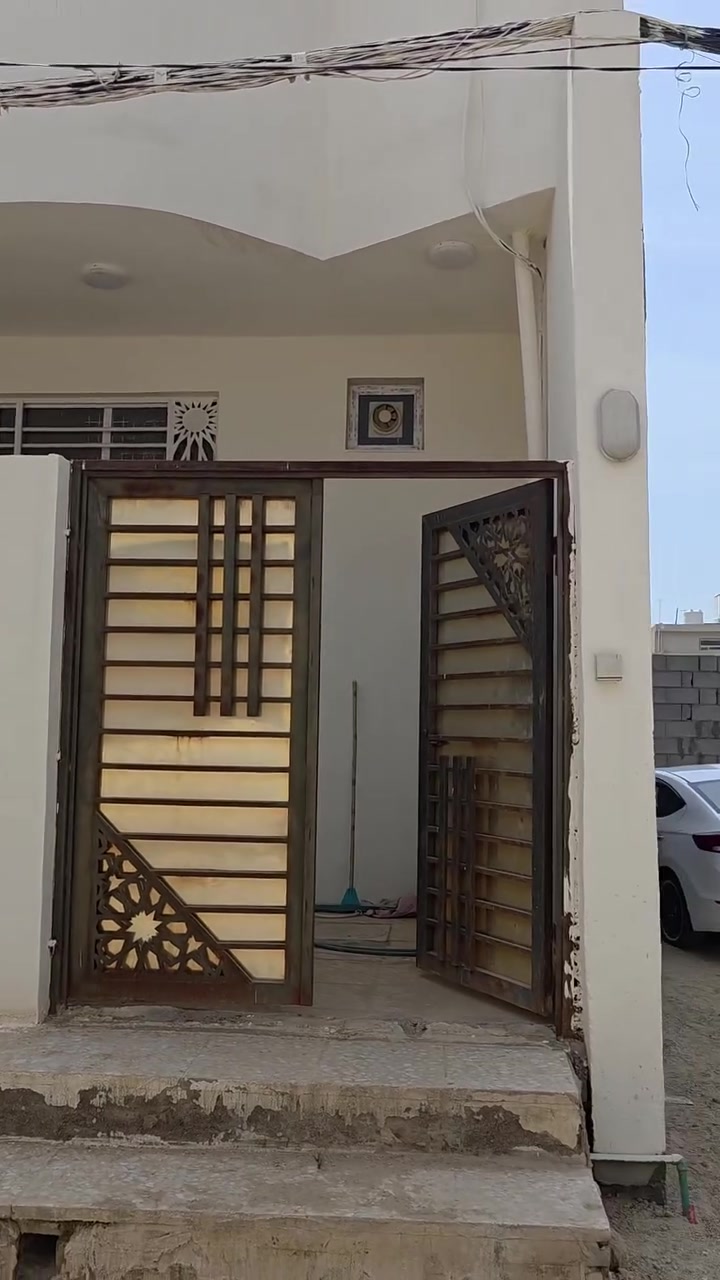 بيت ١٠٠ متر للبيع  بسعر ٨٨ وبي مجال بيع مستعجل بناء حديث  
طابوا سند ٢٥  بناء طابوق 
البوبيات عمود ١٠٤ 
للاستفسار 
***********
***********
مراجعة مكتب الموسوي 
العنوان : كربلاء البوبيات عمود ٧٦  مكتب الموسوي
