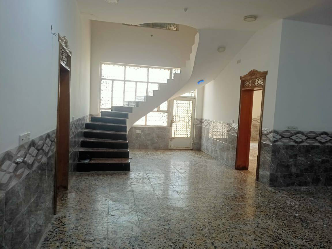 بيت . بكربلاء اجار 
نضيف .اجار نهاية المدرسي على الحولي ابو مهدي مساحه// 250متر// 
غرفين استقبال صاله مطبخ حديقه 
اجار// 400..الف// 
***********

بصفه بيت..اجار.مساحه  /كبيره/300متر //
3غرف... واستقبال ..ومطبخ ..كراج سيارات بيت نضيف 
@إشارة
