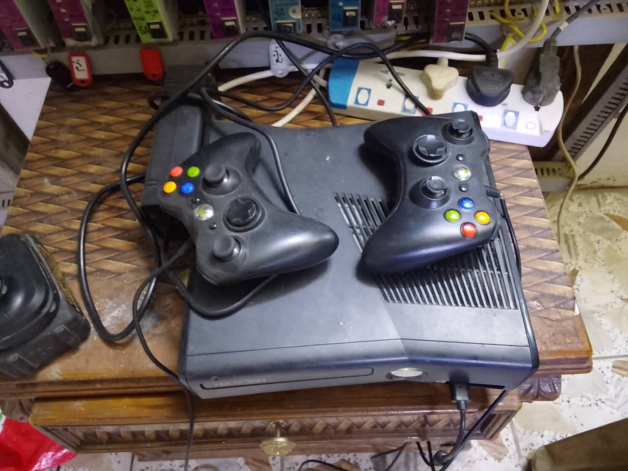 اكس بوكس ٣٦٠ 80لعبة قفل 100الف مكاني زعفرانية 
شارع الزوراء الشراي واتساب او إتصال ***********
