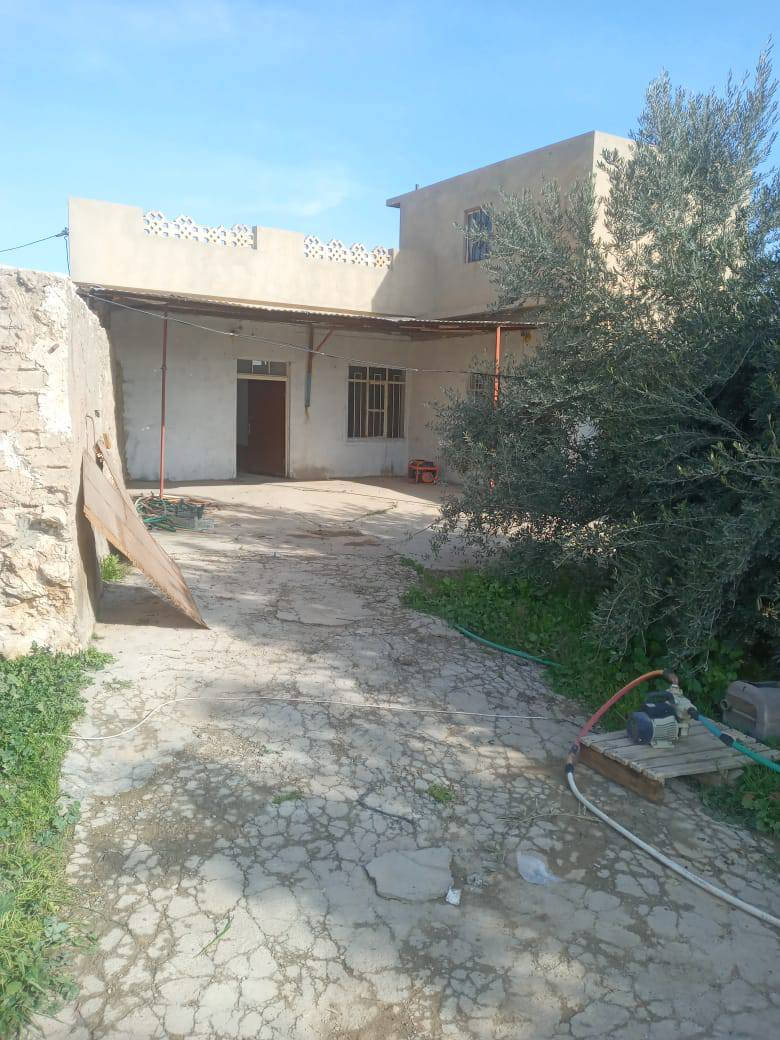 للبيع اراضي مع بيت
تقريبا نصف دونم
سعرها سعر خاص 
 رقم تلفون***********
مو شرعي لا تخابر رجاء
