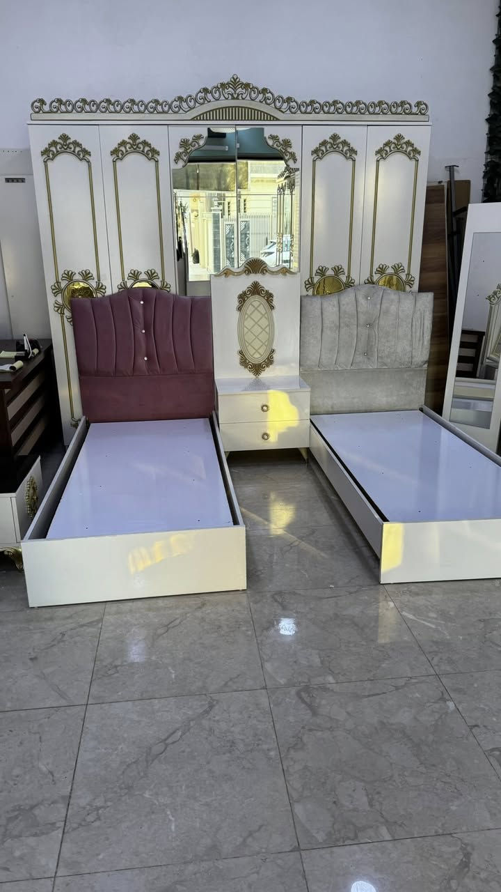 غرفه نوم شبابي بناتي 6قطع نضافه اخو الجديد السعر مع الشد والنقل 575 الف  قفل
***********. / ***********
