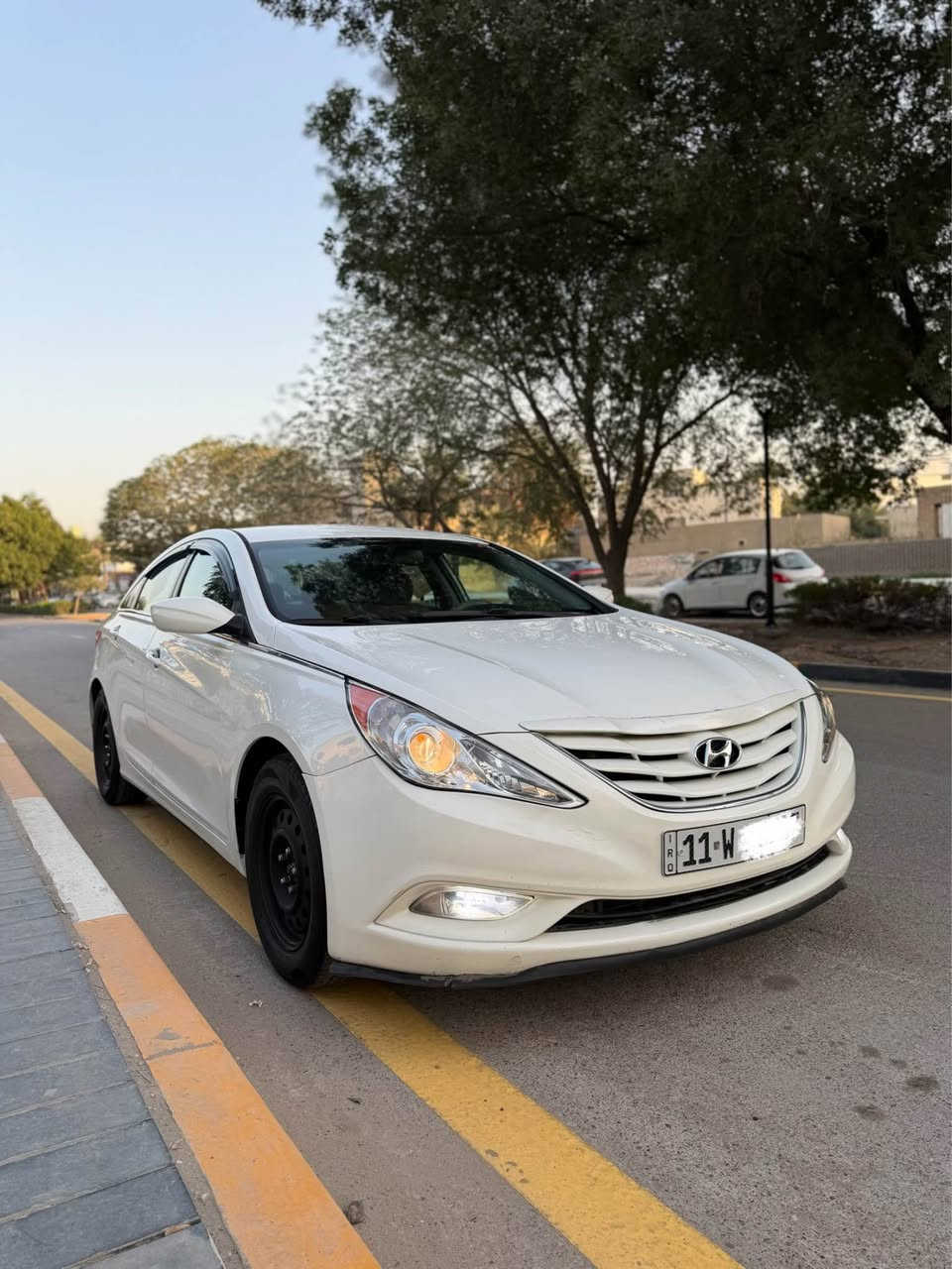 سوناتا موديل ٢٠١٣ 
لون ابيض صدفي
تحكمات ستيرن كامله كامره تدفئه كشنات بروجكترات زينون
صبغ جاملغ امامي وشويه من الباب وجوه الرقم الخلفي شويه والسونار مرفق ويه الصور سونار جديد
سياره جاهزه للاخير وسيرفس كامل مسويله 
السعر ١٠٥$ وبيه مجال بسيط 
مكان السياره بغداد اليرموك 
السياره رقم بغداد الجديد السعر بي مجال قليل جماعة جوه الشده اعتذر مقدما علمود متحرجني ولا احرجك اخوتي سياره كلش نضيفه 
***********
*********** بغداد, العراق
