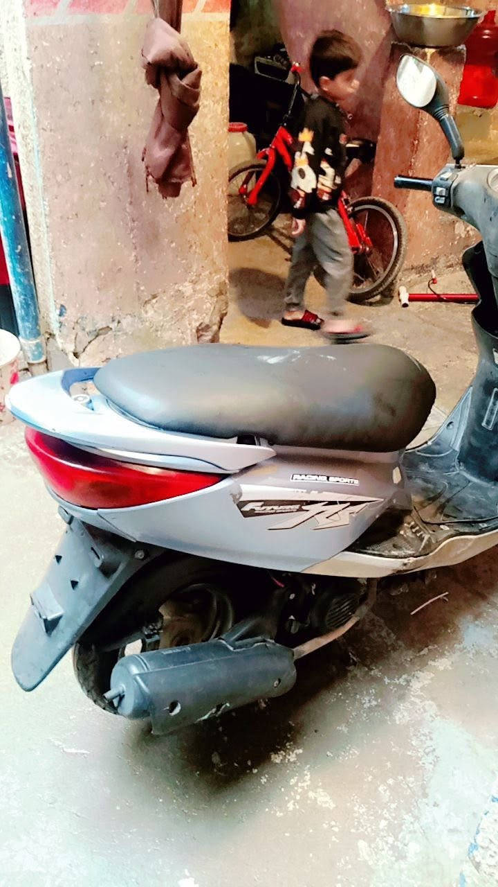 سلام عليكم دراجه بريز مال جناي ما بيه اي شي نضيفه السعر 625 بيها مجال بسيط مكاني بغدد  مدينة الصدر الهاتف *********** واتساب
