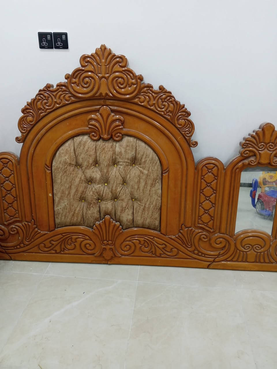 سلام عليكم اخوان غرفه صاج عراقي استعمال قليل سعرها مليون و400 وبي مجال العنوان بصره حي الحسين حيانيه الاستفسار *********** التاج مفتوح فقط شد
