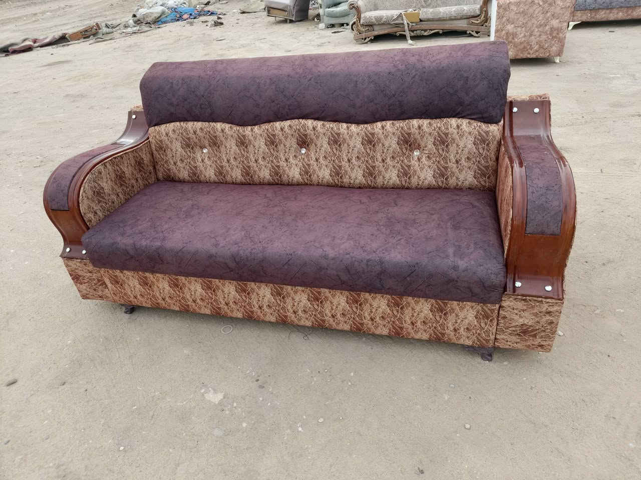 السلام عليكم تخم ١٠ نفرات مستعمل ومدوشم جديد شغل بلوك 
مكان كربلاء حي التحدي مقابيل مستشفى الحجه الهاتف ***********
