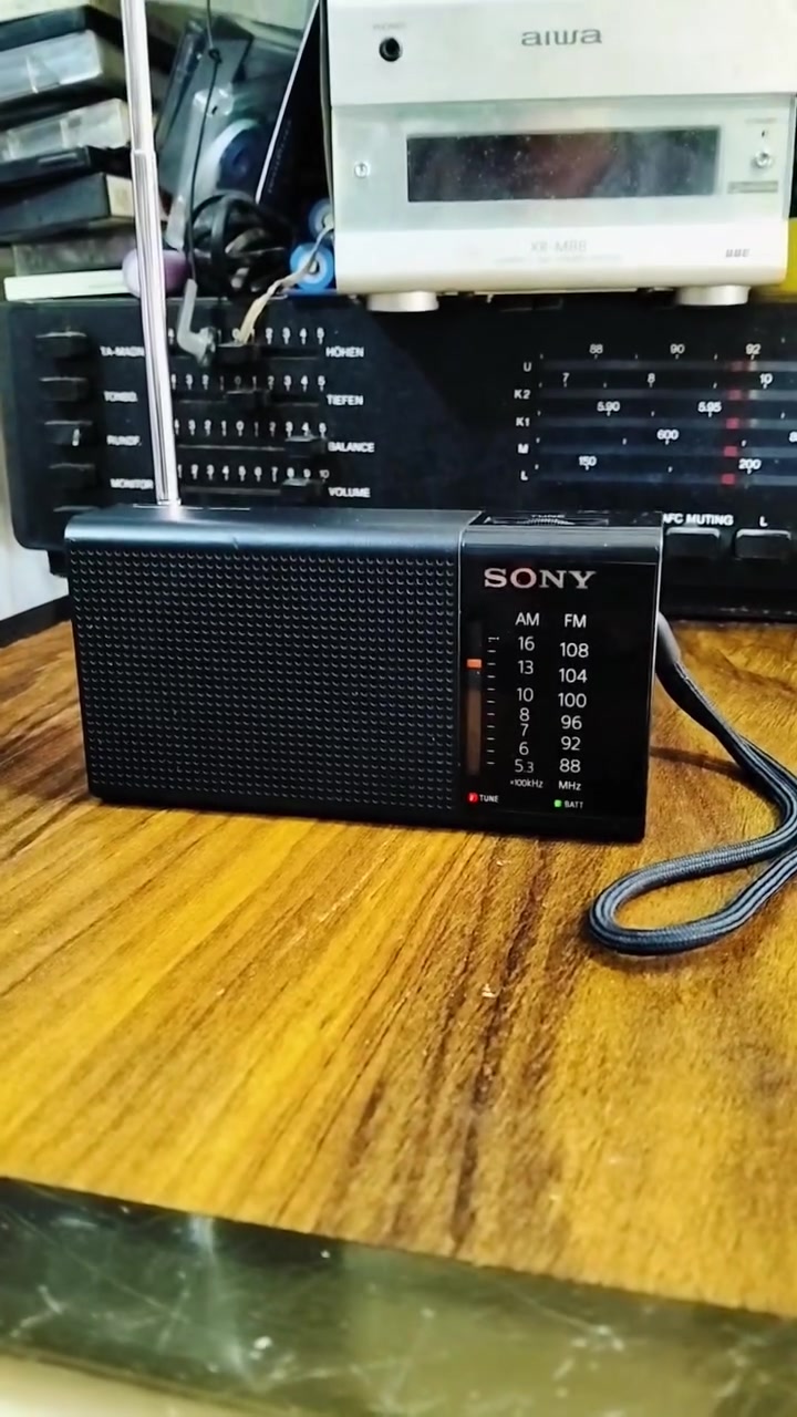 راديو سوني SONY 
موجات الراديو FM AM 
يعمل باتري قلم عدد 2 
سحب ممتاز للمواجات المذكوره 
يوجد فديو بالمنشور يوضح التشغيل 
للحجز والاستفسار المراسله على الخاص


**إذا كنت صاحب هذا الإعلان وتريد حذفه لأي سبب، رجاءا أرسل رسالة إلى الدعم الفني**