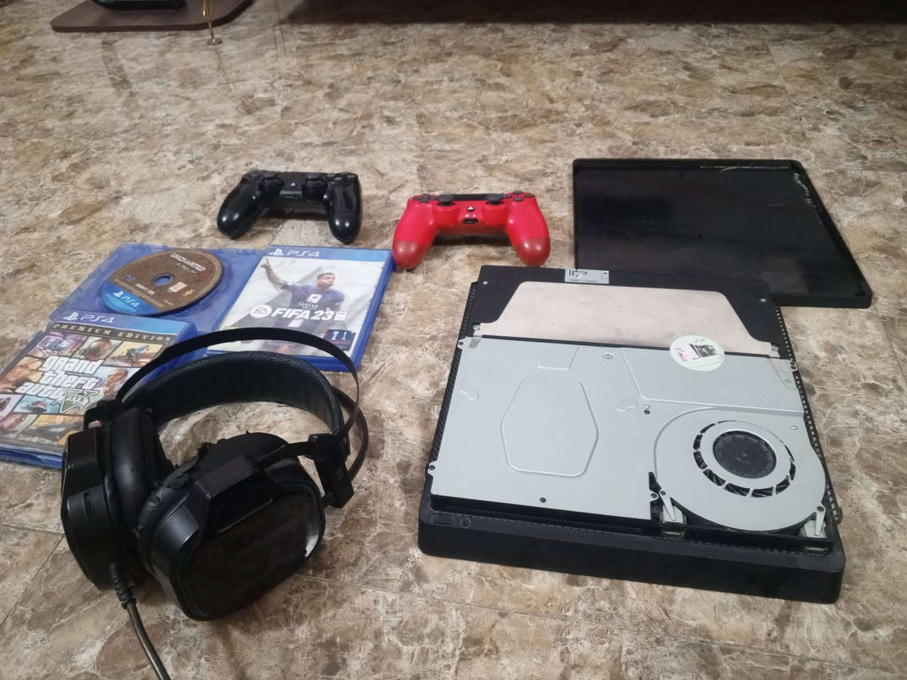 بلي فور سلم 
مامفتوح 
ويا كامل ملحقات 
والقراص الضاهره 
السعر 250 
رقم الهاتف 0786124377


**إذا كنت صاحب هذا الإعلان وتريد حذفه لأي سبب، رجاءا أرسل رسالة إلى الدعم الفني**