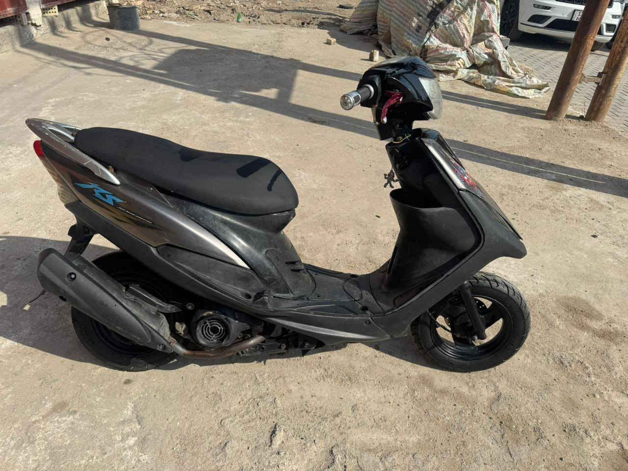 السلام عليكم دراجه ماكس عدله لون رصاصي مطعم بااسود دراجه نكره سلف بكل وكت مكينه 55 شعله ومعدل فول كهربائيات كامله كلهة شغاله لايت عالي ناصي اشاير هورن سكن بك لايت سكن دشبول الدراجه كله شغال الدراجه صالنصه اف ام الاصليه وعليهة تخم تاير جديد بيهة منفيس وذا تريد اسويلك مكاتبه  مكاني بغداد الحسينيه مال راشديه السعر 600 وبيهة مجال للطيبين شراي خاص أو اتصل واني بخدمتك ***********
