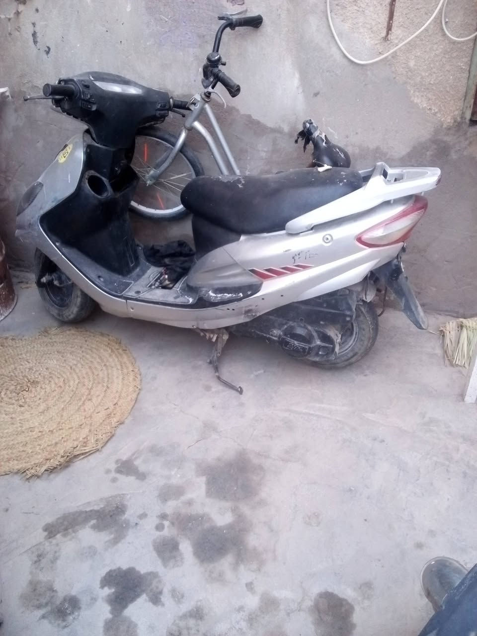 سلام عليكم مرا رخصت مدير الكروب دراجة اوتوماتيك سعر 250وبية مجال العنوان نجف الاشرف عسكري كبل عوزة بس هندر***********
