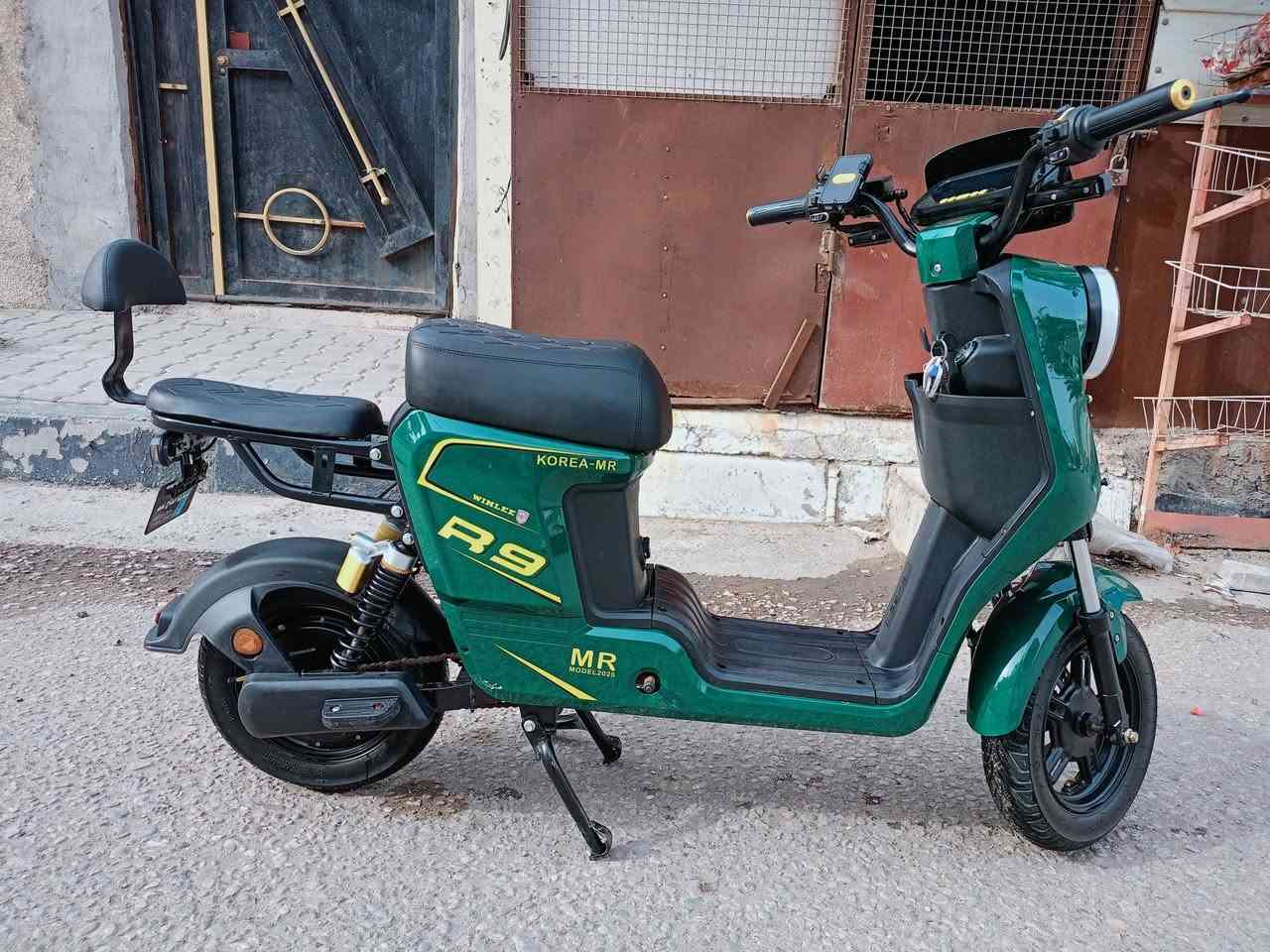 سلام عليكم بايسكل شحن للبيع  
السعر خاص بايسكل بطاريات كبار الباسيكل نضيف شوفت عينك 100/100💚 الستفسار عله هذه لرقم ***********
