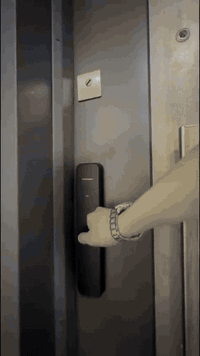 💥شقة استثمارية مؤثثة للبيع 

في مجمع لايف تاورز 

مؤجره ب 750$ كل شهرين مقدمة 1500$

مميزات الشقة

-مساحة 116م

  -غرفتين نوم

-صاله

-مطبخ. 

-صحيات

للاستفسار اكثر اتصل على الرقم ***********
